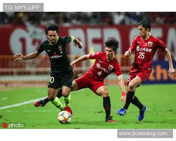 日本队与客队卡塔尔的胜负较量引发球迷热议与期待