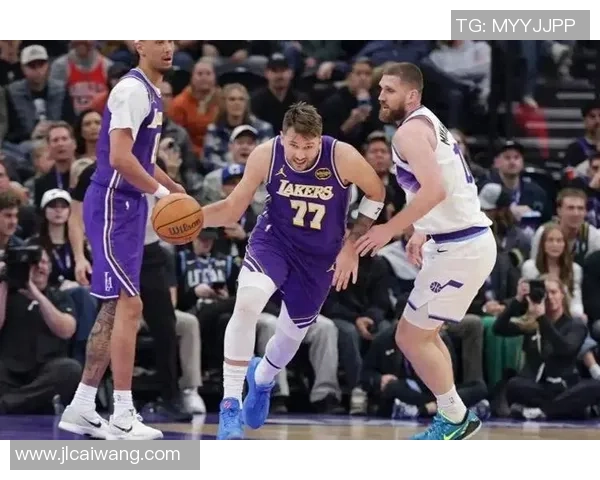 湖人对决爵士精彩录像回放分析全场亮点与关键时刻回顾